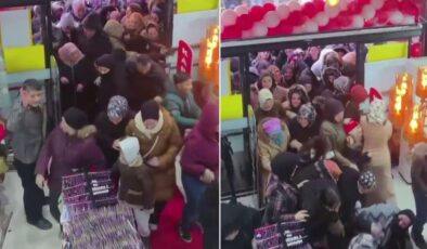 Mağaza açılışında indirim izdihamında birbirini ezdiler