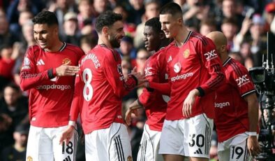 Manchester United, Crystal Palace karşısında geriden gelerek kazandı!