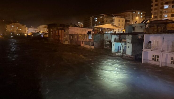 Siirt’te Bitlis Çayı’nın debisi yükseldi, önlemler arttırıldı