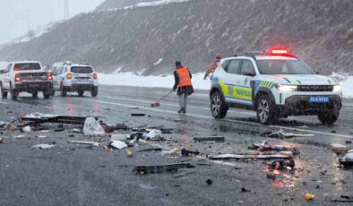 Tatvan’daki feci kazada karı koca hayatını kaybetti
