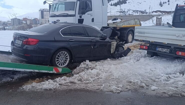 Bitlis’te 2 ayrı kazada 12 kişi yaralandı