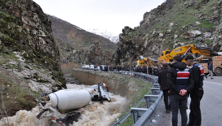 Bitlis’te dereye düşen beton mikserinin sürücüsünün cansız bedenine ulaşıldı