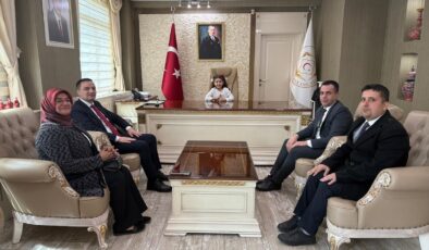 Hizan Kaymakamı Bilgin koltuğunu öğrenciye devretti