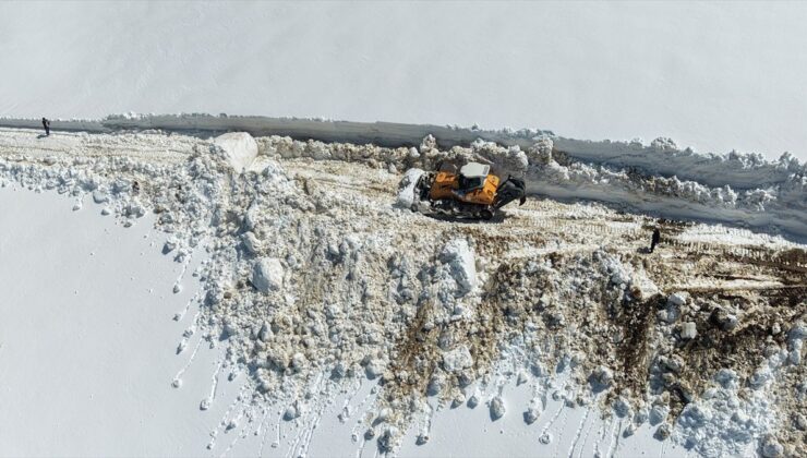 Muş ve Bitlis’te ekipler nisanda karla mücadele çalışması yürütüyor