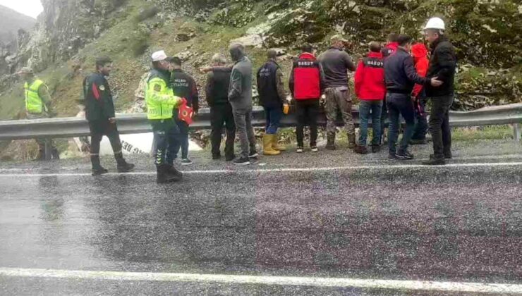 Tatvan’da beton mikseri dereye uçtu