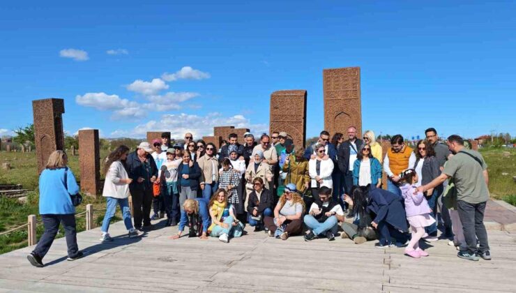 Ahlat Selçuklu Mezarlığı’nda Kurban Bayramı yoğunluğu