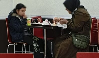 Anne ve kızına ayrımcılık yapan hamburgerciye çifte şok
