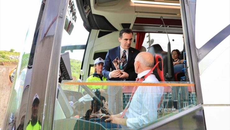Bitlis Valisi Karakaya, bayram ziyaretlerinde bulundu