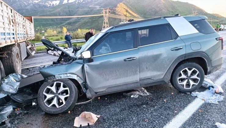 Bitlis’te ciple tırın çarpıştığı kazada 6 kişi yaralandı