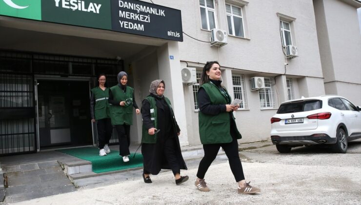 Bitlis’te Yeşilay ekipleri kapı kapı gezerek aileleri bağımlılık konusunda bilinçlendiriyor