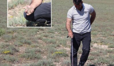 Demir çubukla arayıp buluyor, günde 40 kilo topluyor: Evini, arabasını ve arsasını aldı bile