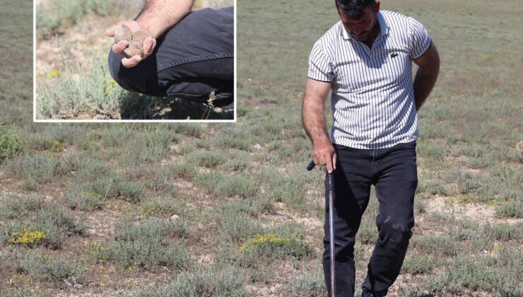 Demir çubukla arayıp buluyor, günde 40 kilo topluyor: Evini, arabasını ve arsasını aldı bile