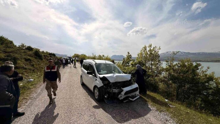 Tatvan’da otomobille kamyonet çarpıştı: 6 yaralı