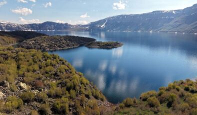 Nemrut Krater Gölü’nde turizm sezonu açıldı; eşsiz manzara ziyaretçileri bekliyor
