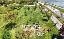 Tatvan’da Öğrenciler Van Gölü Sahilinde Çevre Temizliği Yaptı