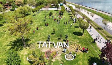 Tatvan’da Öğrenciler Van Gölü Sahilinde Çevre Temizliği Yaptı